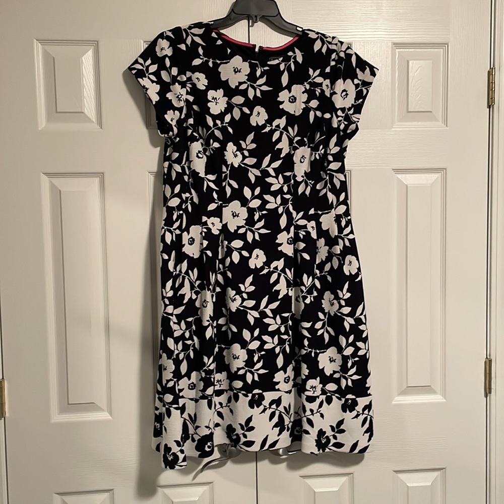 Black and white floral dress - Picture 2 of 7